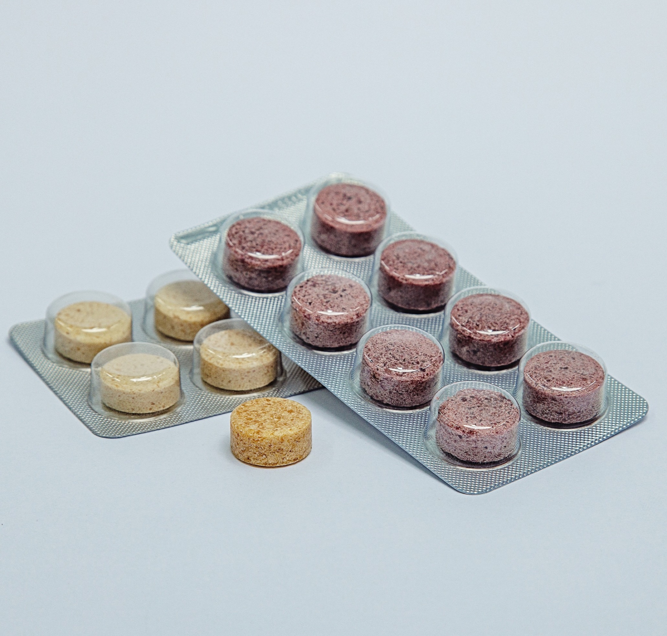 Plain and fruit-flavoured honey lozenges